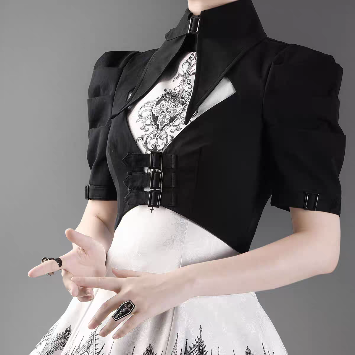 【Nocturne of the Dead】pointed neck short jacket with adjustable buckle