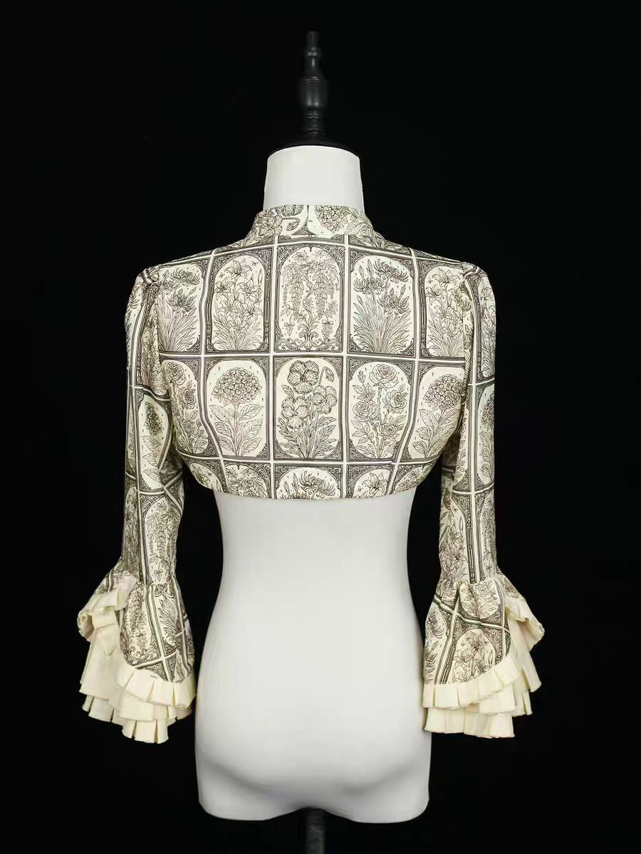 Plant encyclopedia short jacket lolita, paired with a small sleeved open top coat