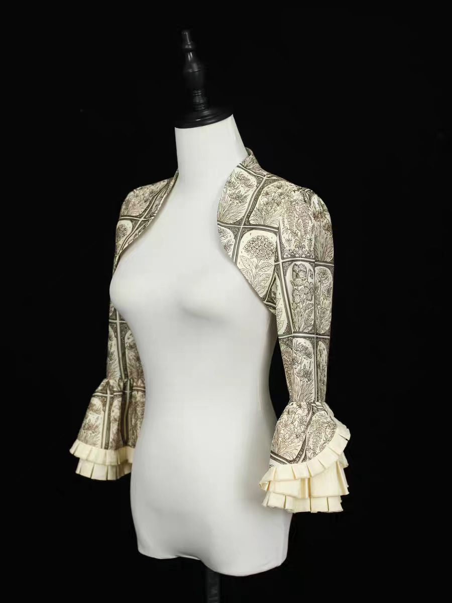 Plant encyclopedia short jacket lolita, paired with a small sleeved open top coat