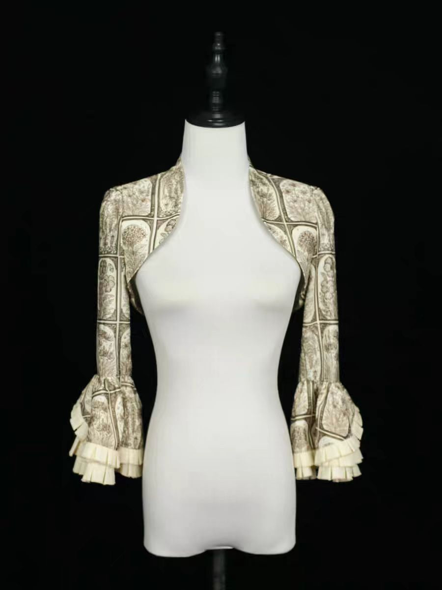 Plant encyclopedia short jacket lolita, paired with a small sleeved open top coat